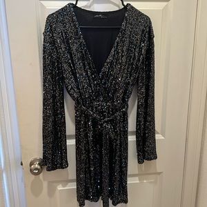Sequin dress with removable tie